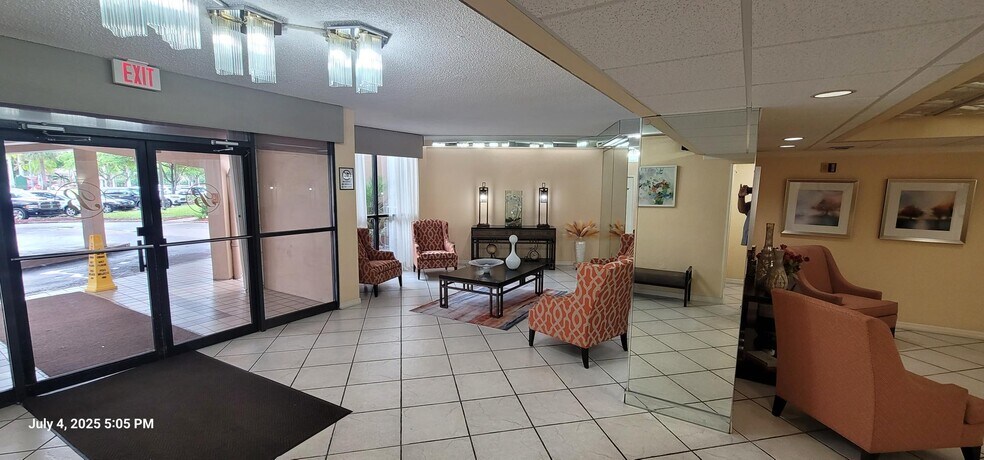 Building Photo - 1300 Saint Charles Pl