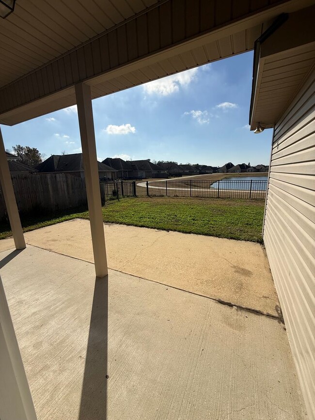 Building Photo - New Lake Front Home in Magnolia Lakes off Burbank Near Staring