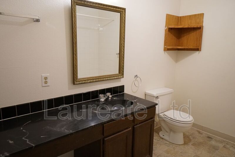 Building Photo - 280 E Highline Cir