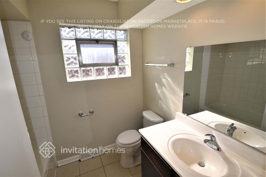 Building Photo - 4601 W 101st St