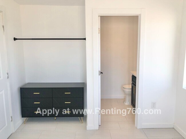 Building Photo - Modern & Updated 1 Bed Home!!!