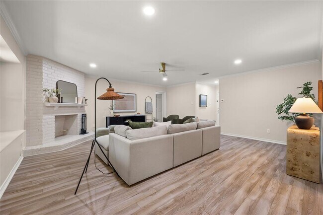 Building Photo - 6716 Skynook Dr