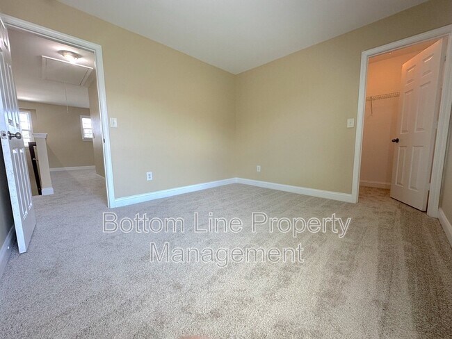 Building Photo - 6223 Woodland Commons Dr