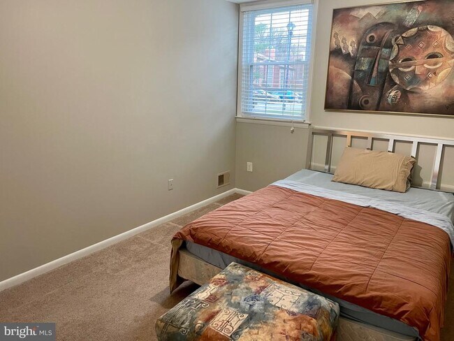 Building Photo - 7 Friendswood Ct