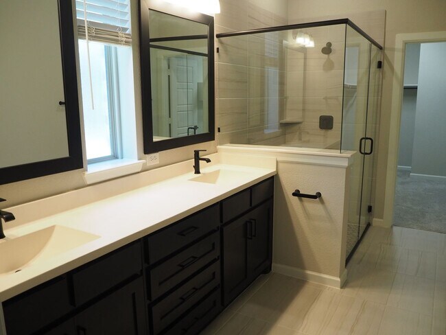 Building Photo - 3 Bed 2 Bath Argyle Home