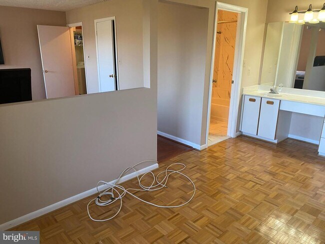 Building Photo - 2109 Woodbox Ln