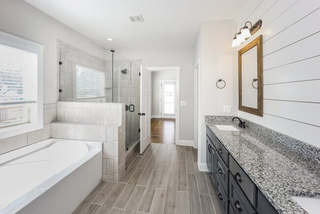 Building Photo - 13 E Field St