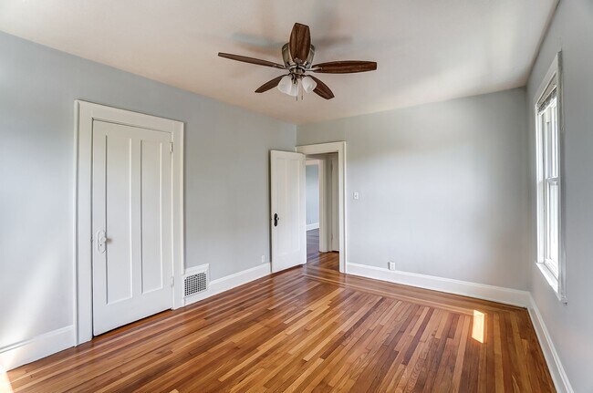 Building Photo - 3627 Zinsle Ave
