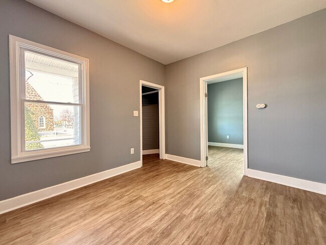 Building Photo - 407 S 8th St