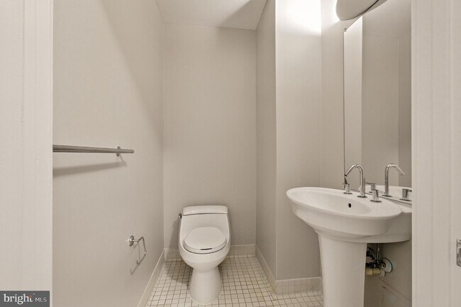 Building Photo - 1435 Chapin St NW