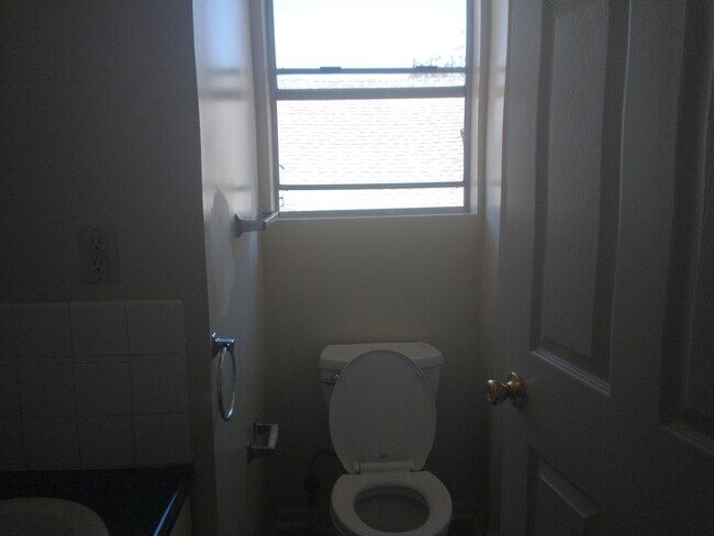 Building Photo - 1329 W 29th St