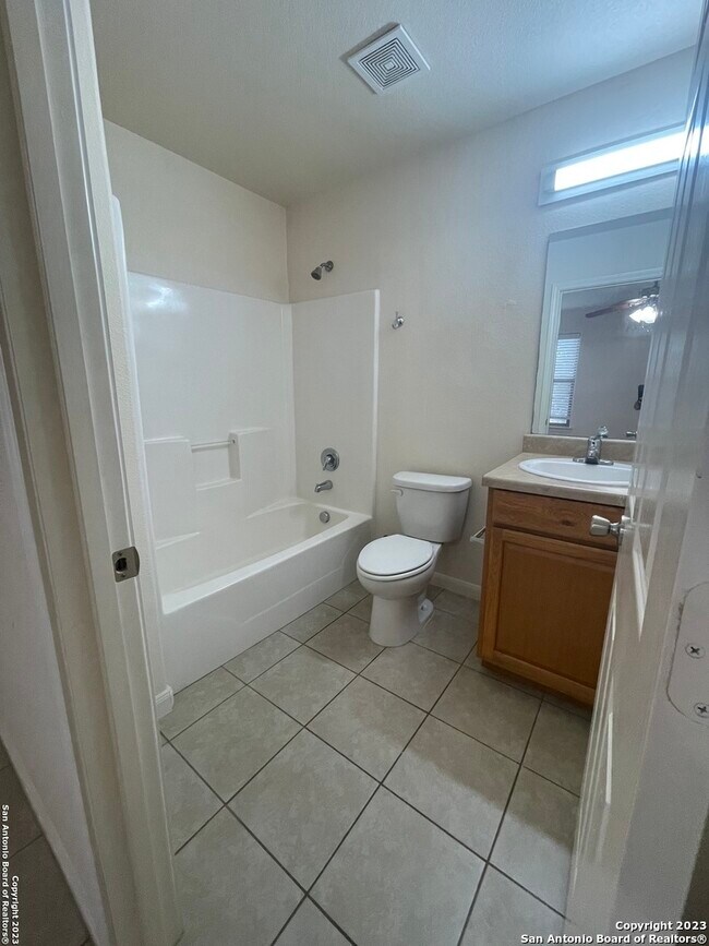 Building Photo - 440 Clearview Canyon