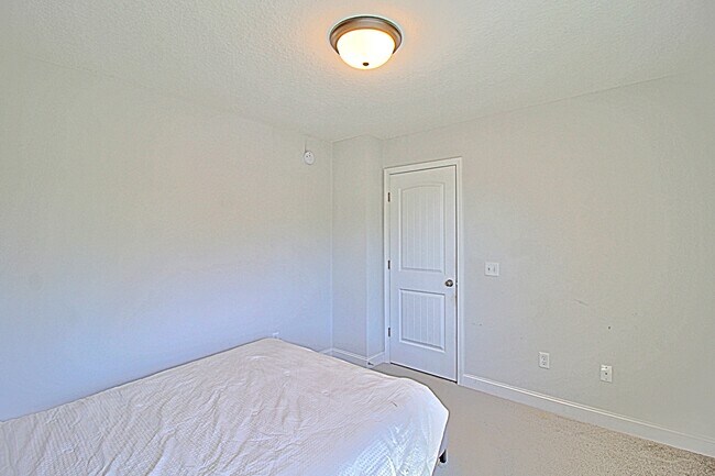 Building Photo - 430 Rutledge Dr
