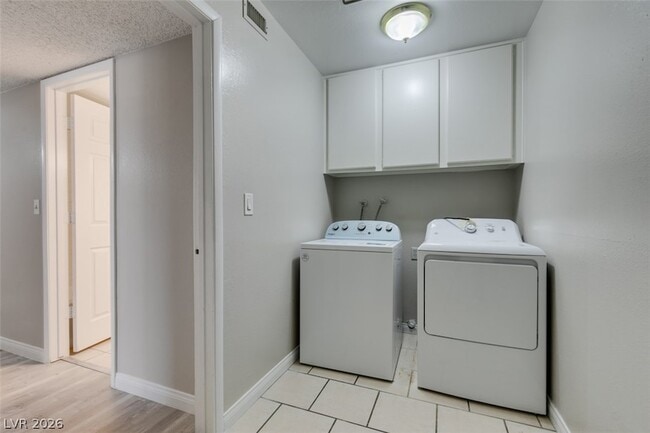 Building Photo - 2340 Belvedere Dr