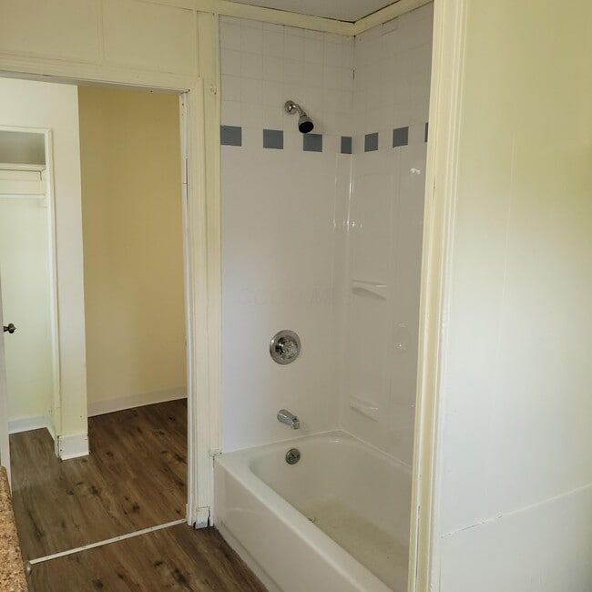 Building Photo - 438 S Powell Ave