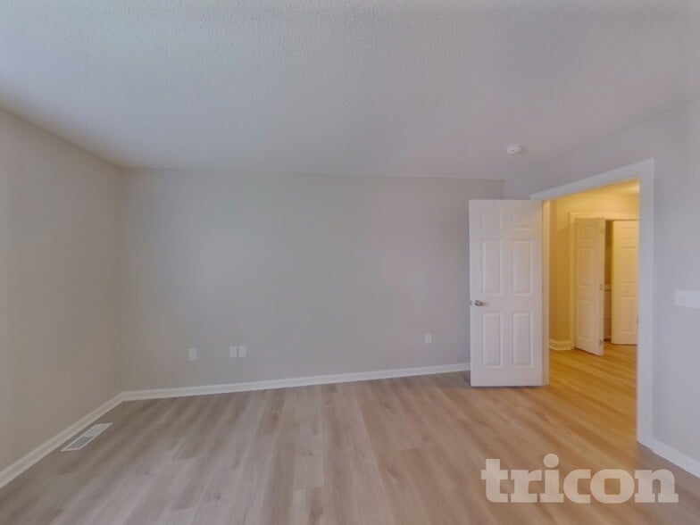 Building Photo - 423 Riverwalk Dr NW