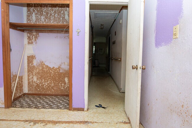 Building Photo - 407 Nugier Ave