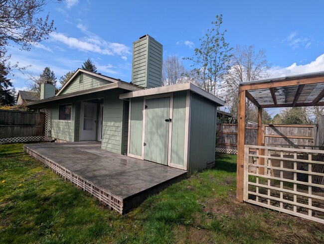 Building Photo - Beautifully Upgraded Duplex Tigard