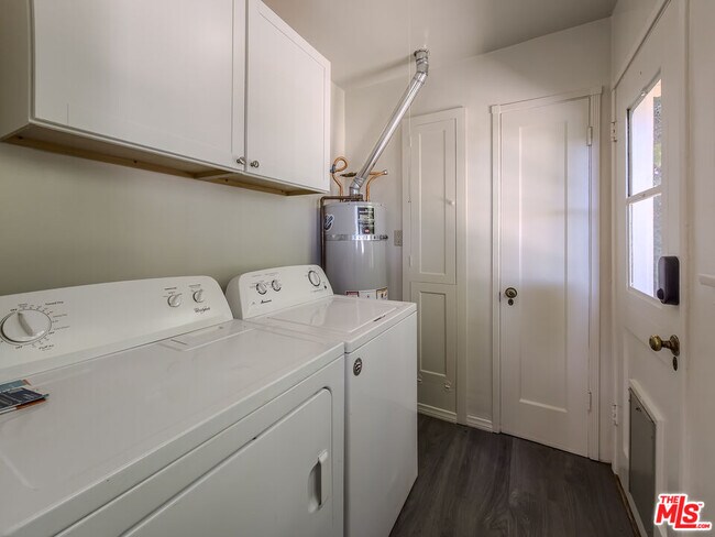 Building Photo - 8967 St Ives Dr