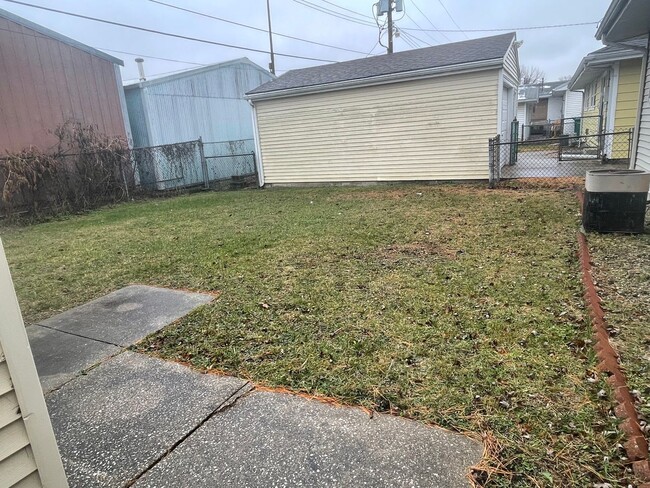 Building Photo - FRESH START ALERT – Springfield Rental!: 3...