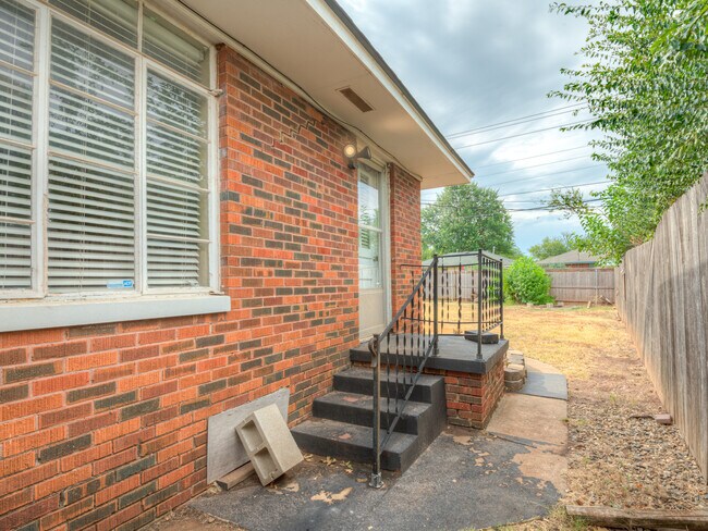 Building Photo - 1724 Churchill Way