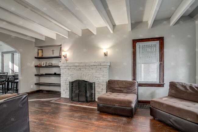 Building Photo - SO PRETTY - 2233 E 69th Street, Kansas Cit...