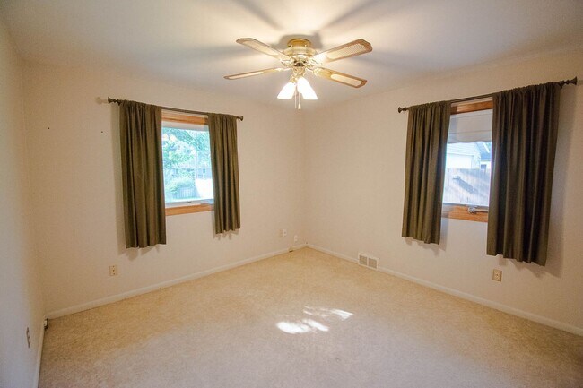 Building Photo - Charming Elton Hills Rambler with Finished Basement