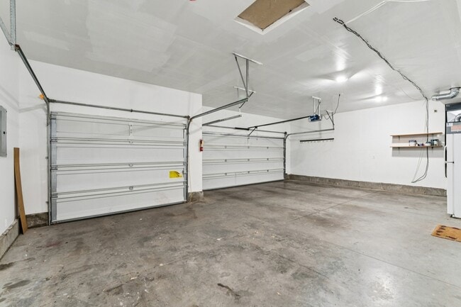 Building Photo - 5998 S Wallflower Pl