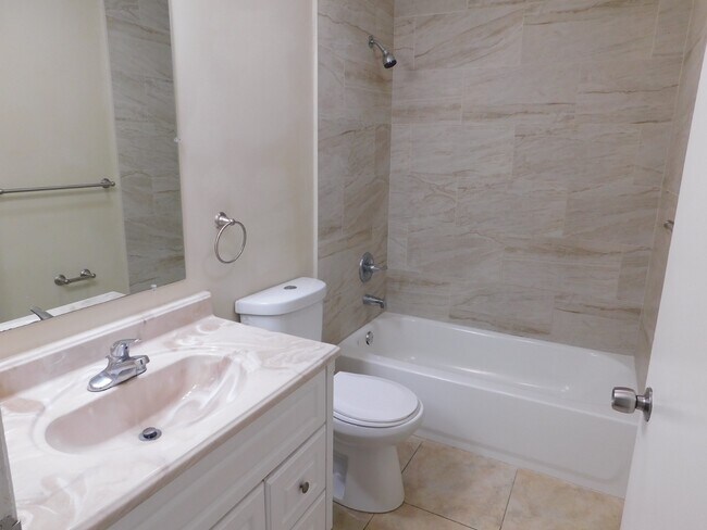 Building Photo - 611 Cypress Lake Blvd