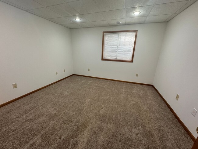 Building Photo - 2047 Parkside Dr