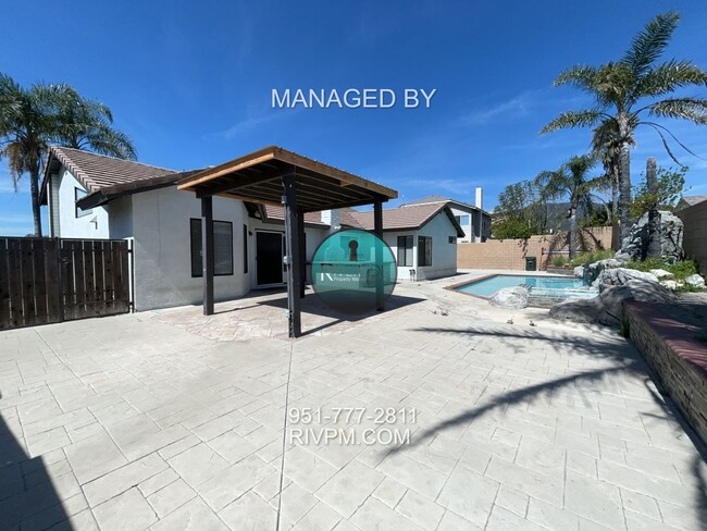 Building Photo - DREAM RENTAL POOL HOME IN RIALTO!!