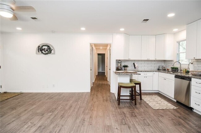 Building Photo - 2945 Rio Montana Dr