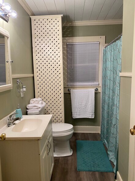 Building Photo - 203 Cirus St