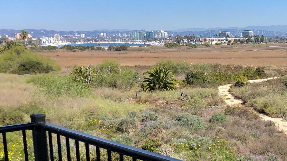 Building Photo - 6657 Vista Del Mar