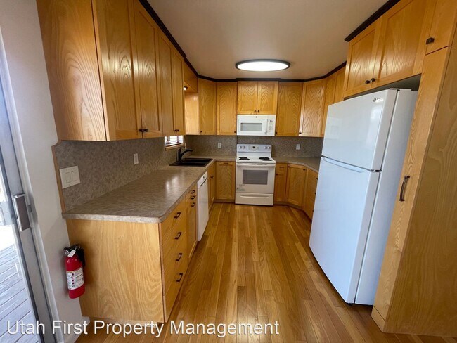 Building Photo - 4 br, 2.5 bath House - 2270 W Skyview Dr