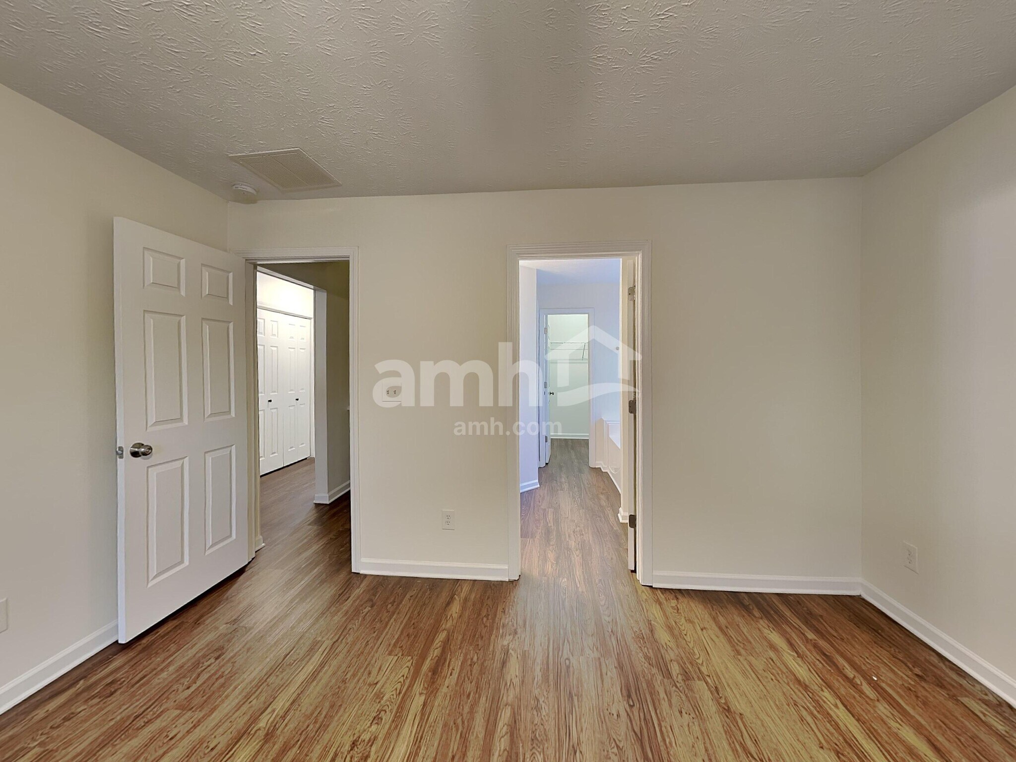 Building Photo - 910 Harbins View Dr