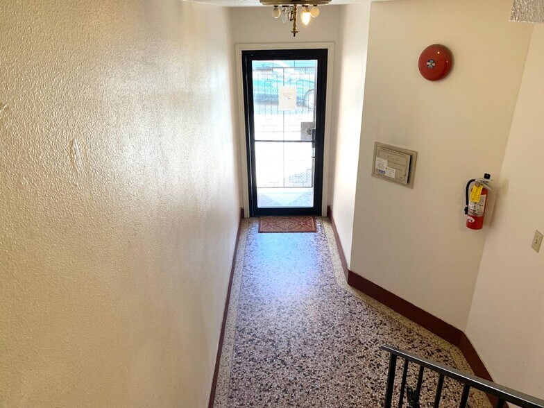 ENTRY - 1120 Judah St