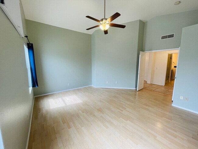 Building Photo - Prime Tempe Location!