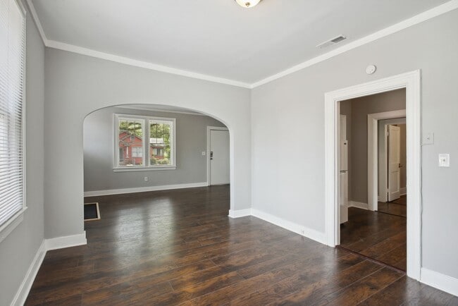 Building Photo - 901 E 37th St