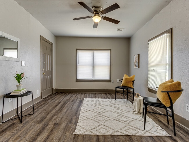 Building Photo - 145 N L Ave