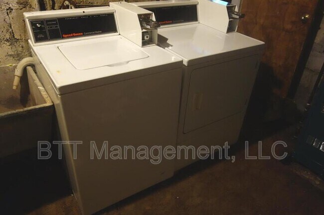 Building Photo - 8409 Greenwood Ave