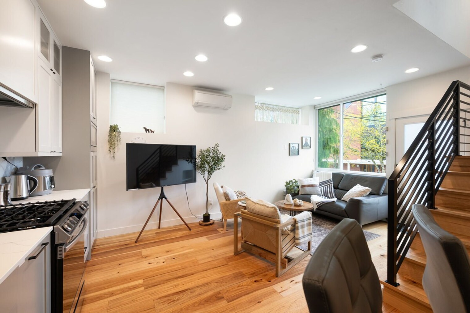 Building Photo - 67C W Dravus St
