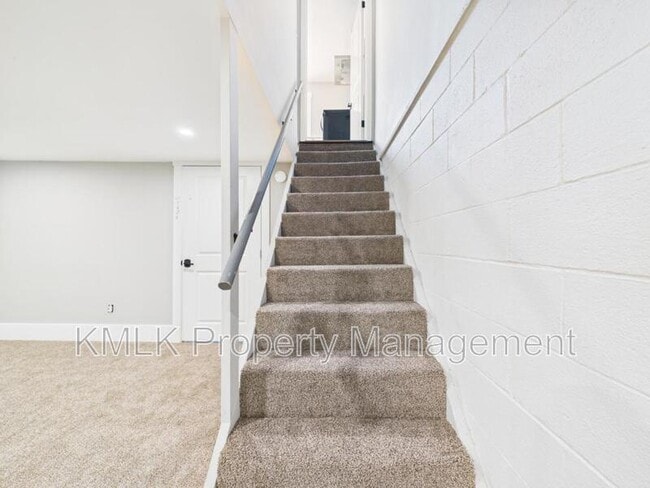 Building Photo - 2514 Carson Rd