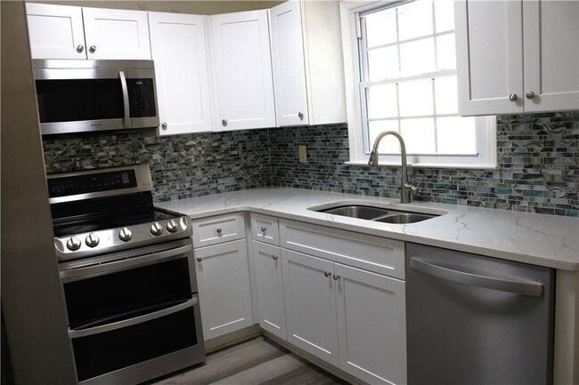 Building Photo - 1235 Sweet Pine Dr