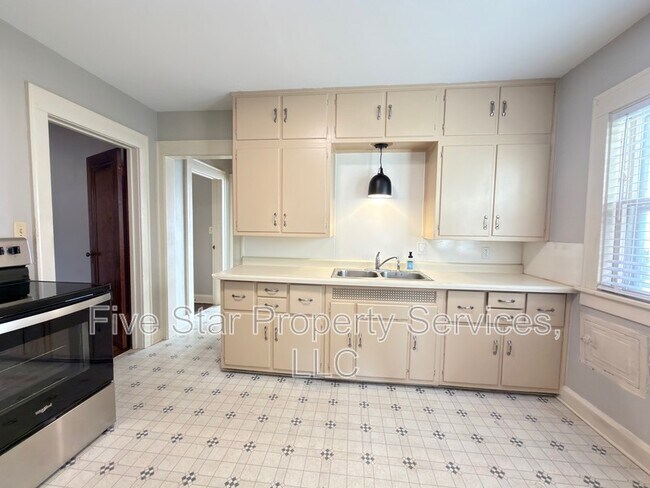 Building Photo - 604 Bryn Mawr Blvd