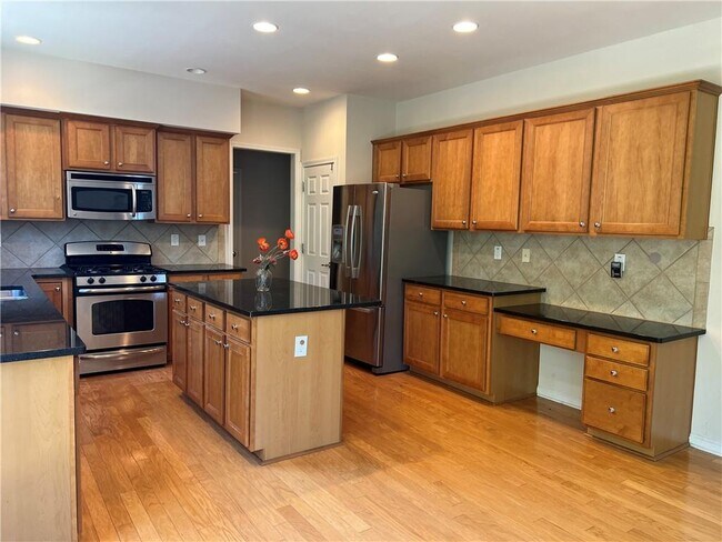 Building Photo - 610 Cricklewood Dr
