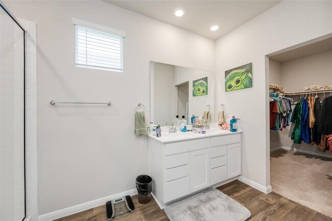 Building Photo - 102 Rainmaker Cv