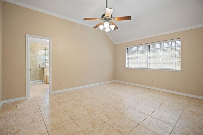 Building Photo - 710 Lochnell Dr