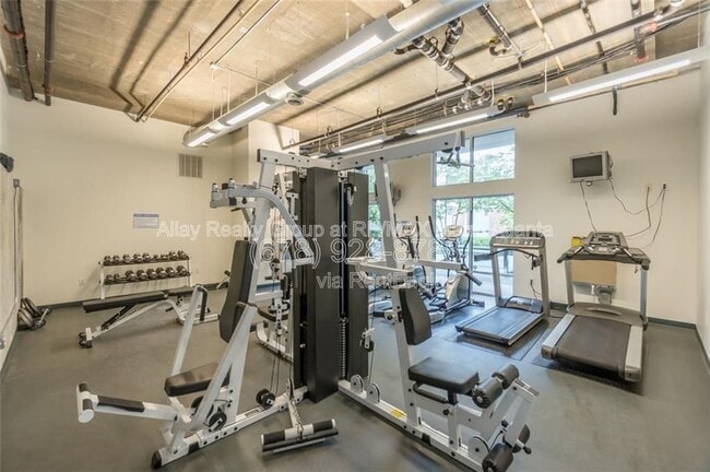 Building Photo - 620 Glen Iris Dr NE