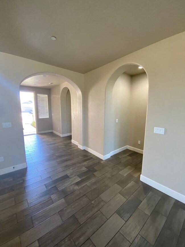 Building Photo - 3200 N Glacier Way